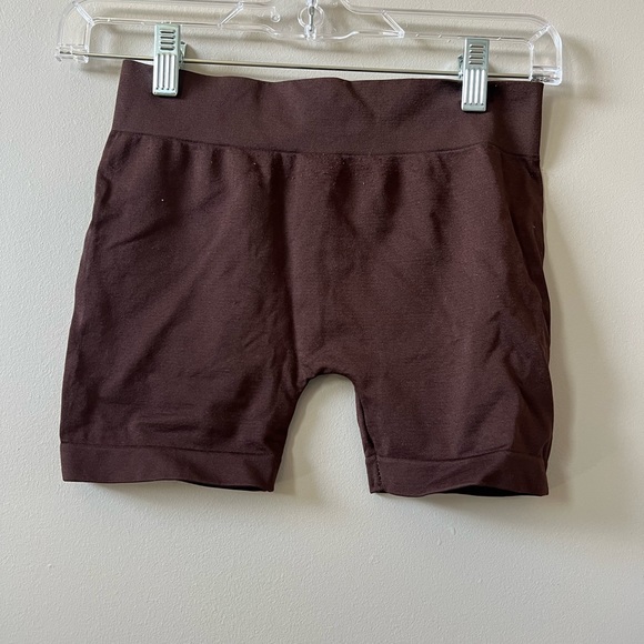 NATURYL BY NIYKEE Brown Seamless Bike Shorts - Picture 2 of 2